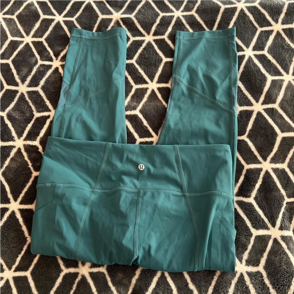 Lululemon Pocket Cropped Leggings 22”